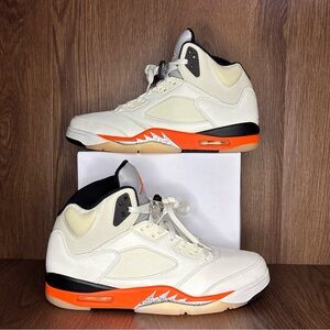 🔥🔥🔥Jordan Retro 5 Cream and Orange High-Tops Size: 11.5🔥🔥🔥